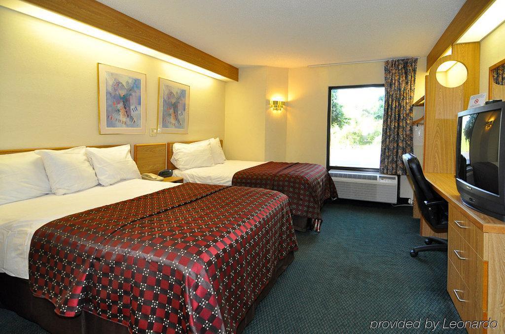 Red Roof Inn Pensacola Fairgrounds Ferry Pass Habitación foto